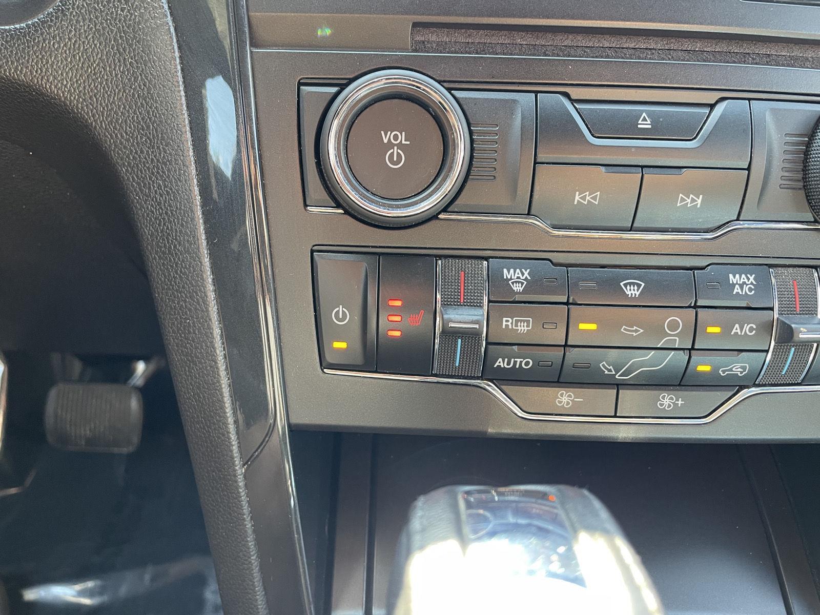 Vehicle photo 29