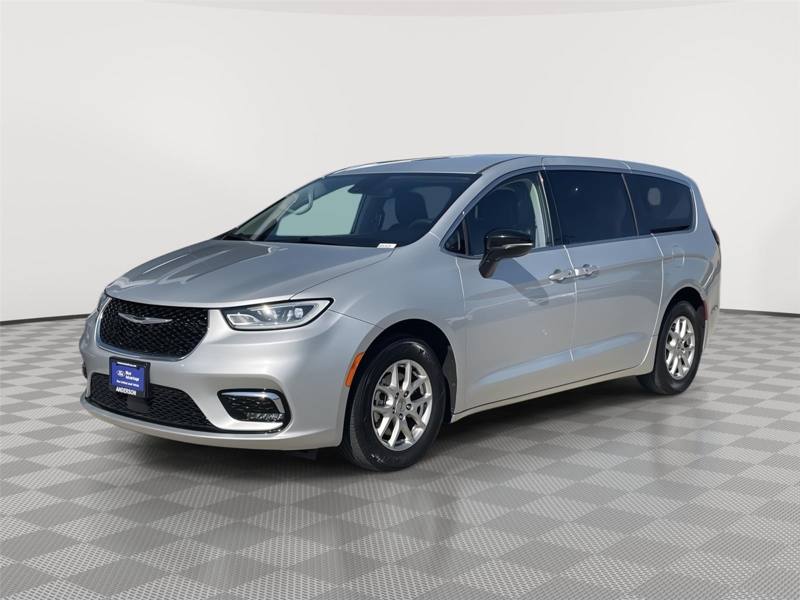 Silver Mist Clearcoat 2024 Chrysler Pacifica Minivan Front-Wheel Drive 9-Speed Automatic