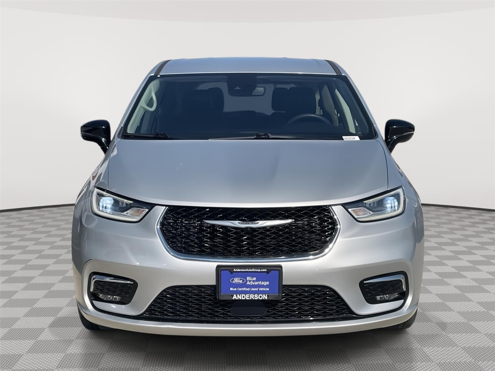 Vehicle photo 4