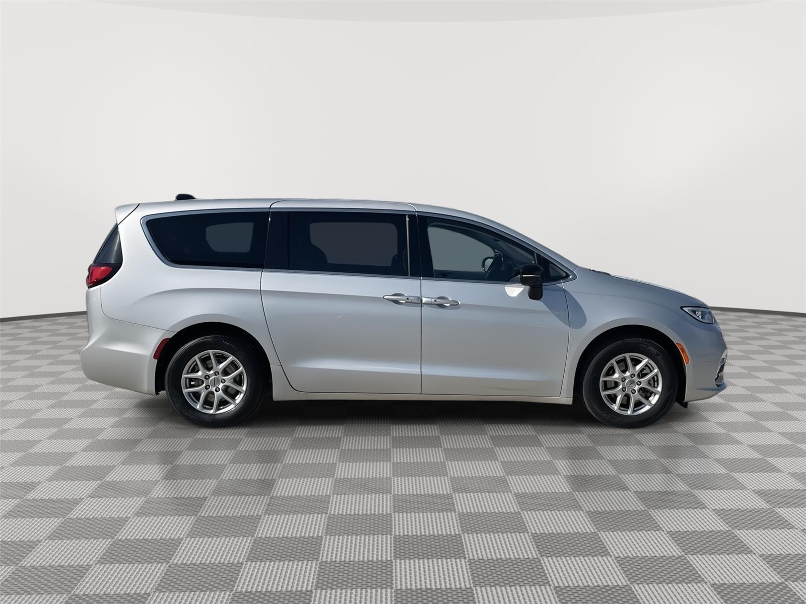 Vehicle photo 6