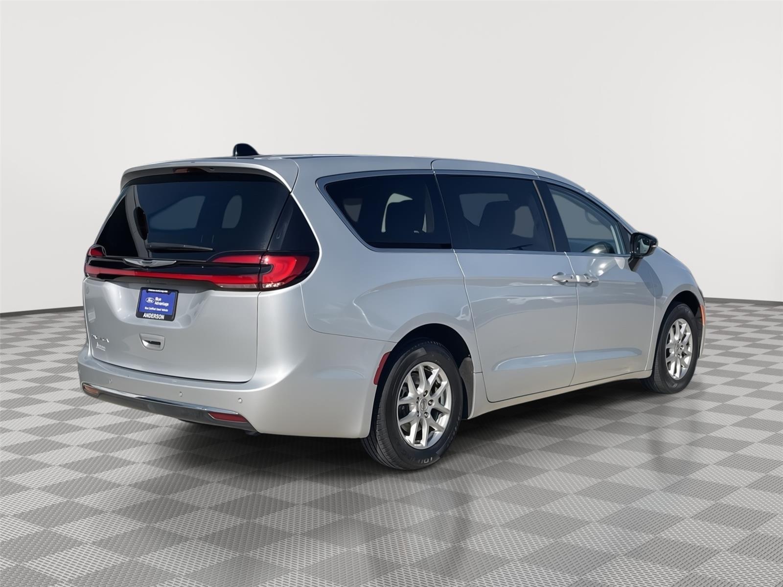 Vehicle photo 7