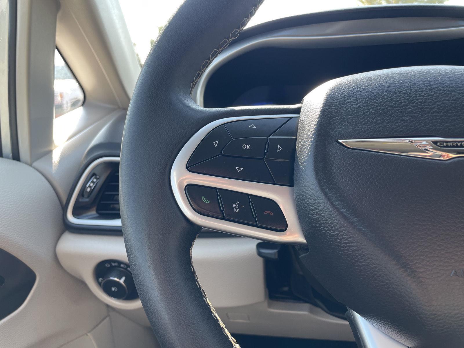 Vehicle photo 12