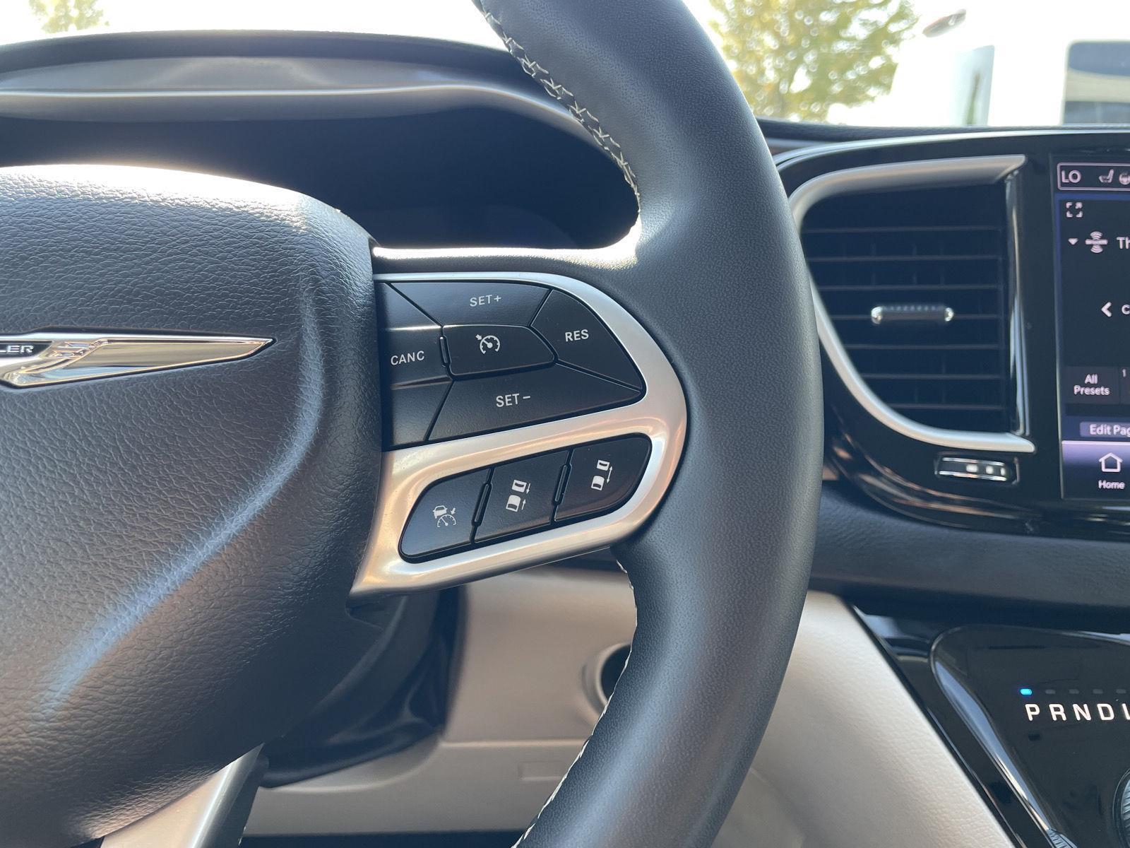 Vehicle photo 13