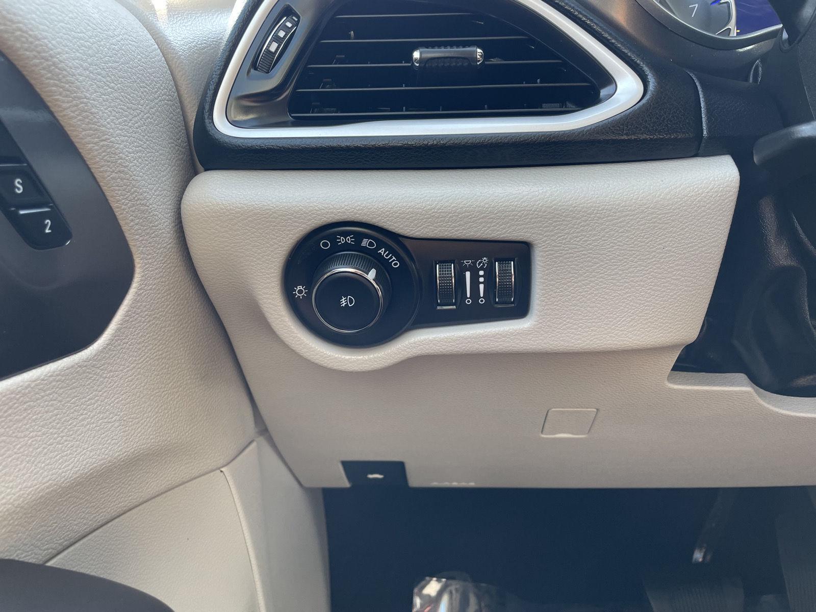 Vehicle photo 15