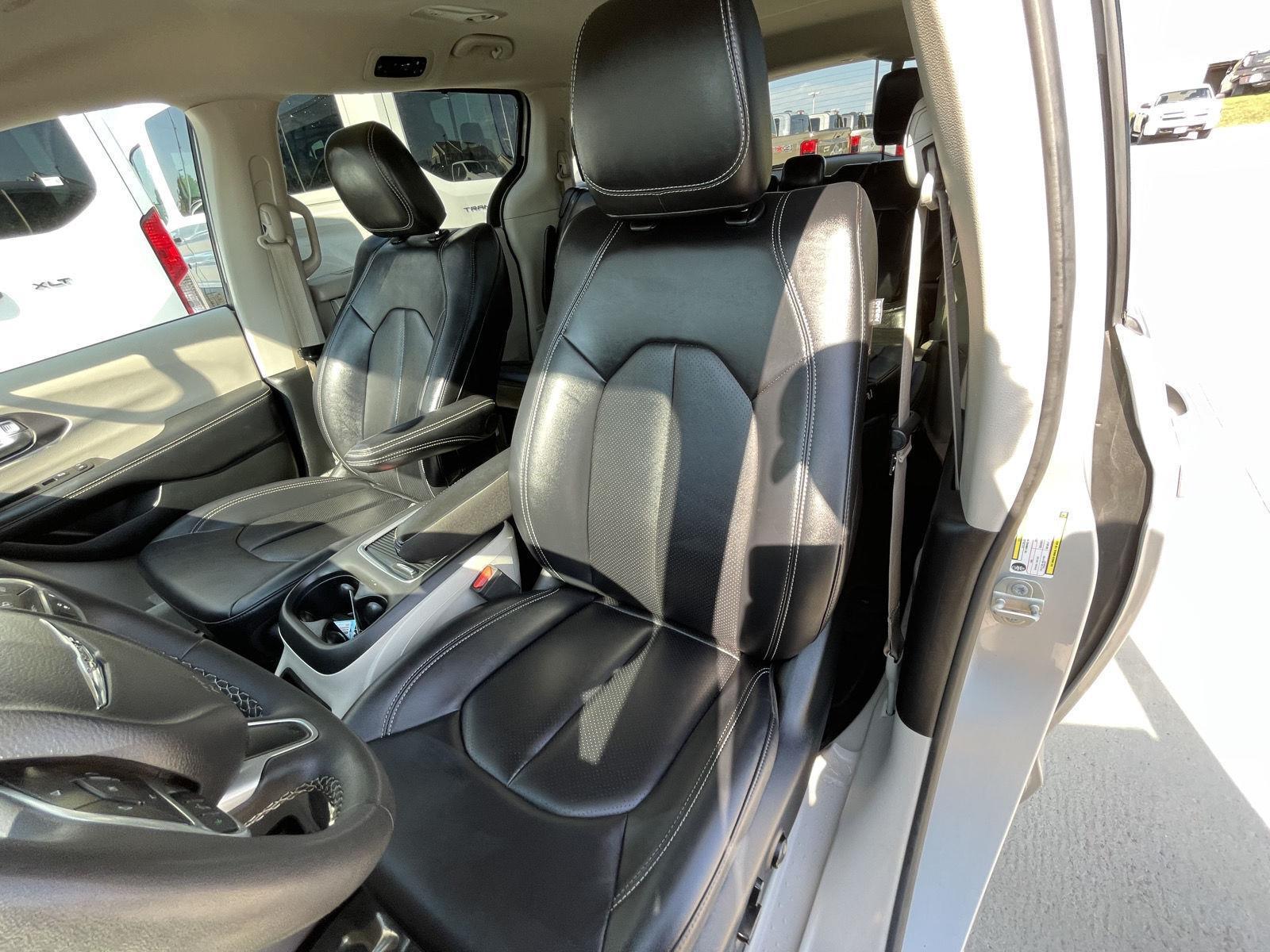 Vehicle photo 17