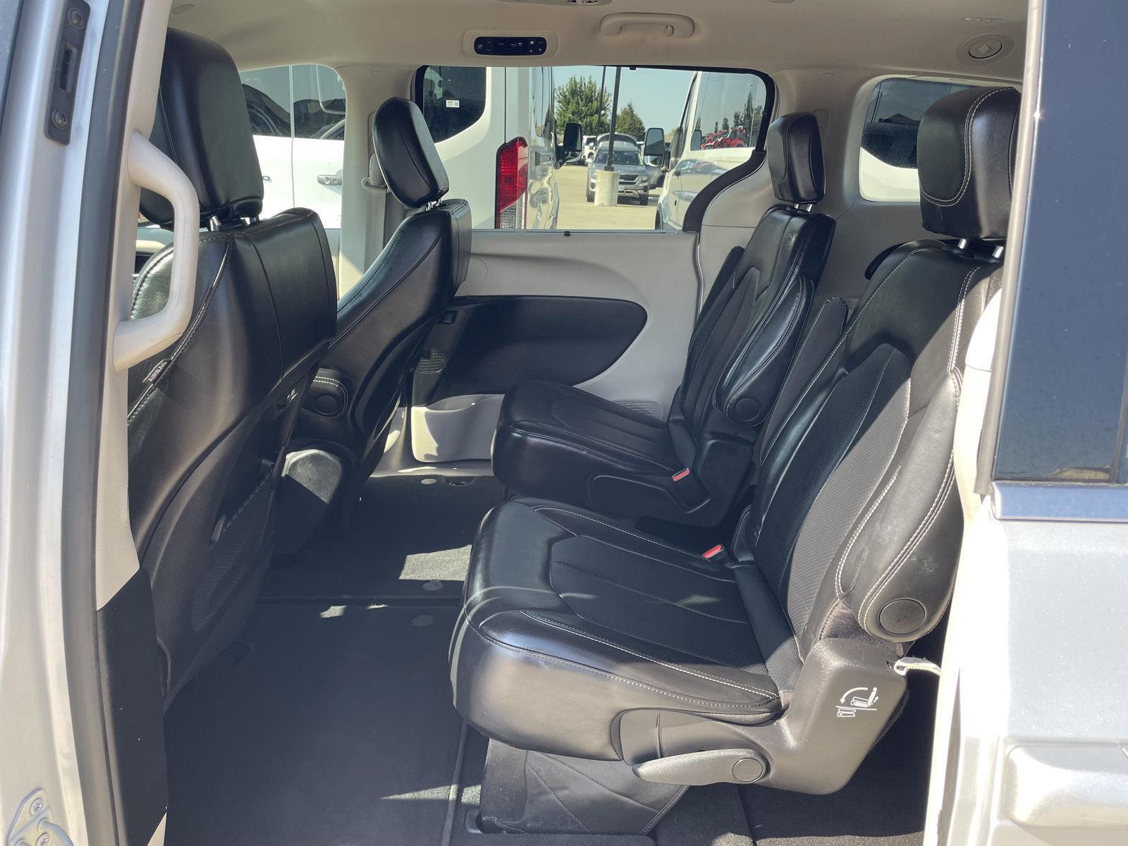 Vehicle photo 19