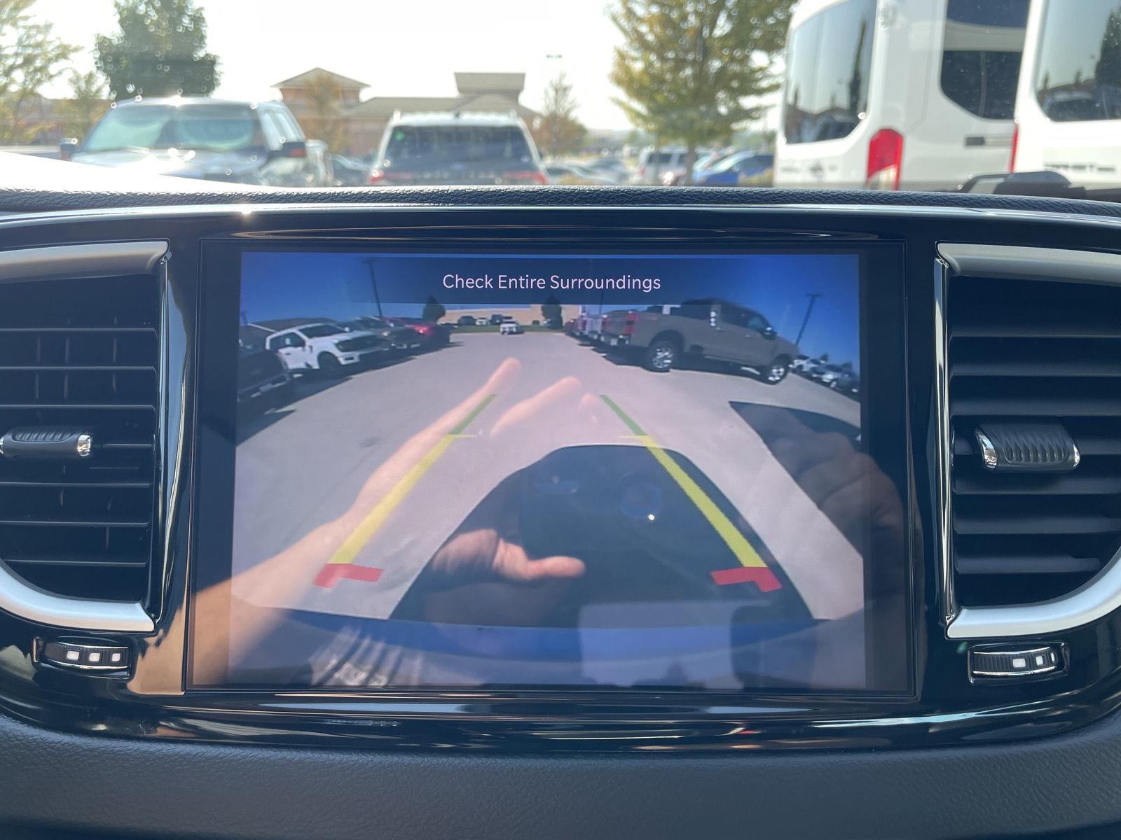 Vehicle photo 23