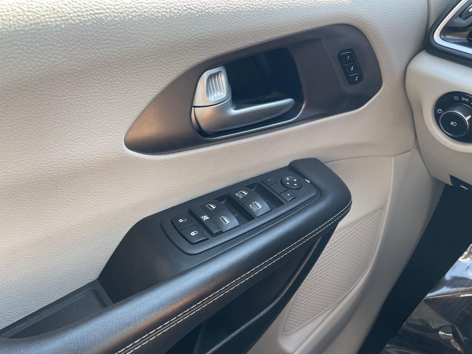 Vehicle photo 28