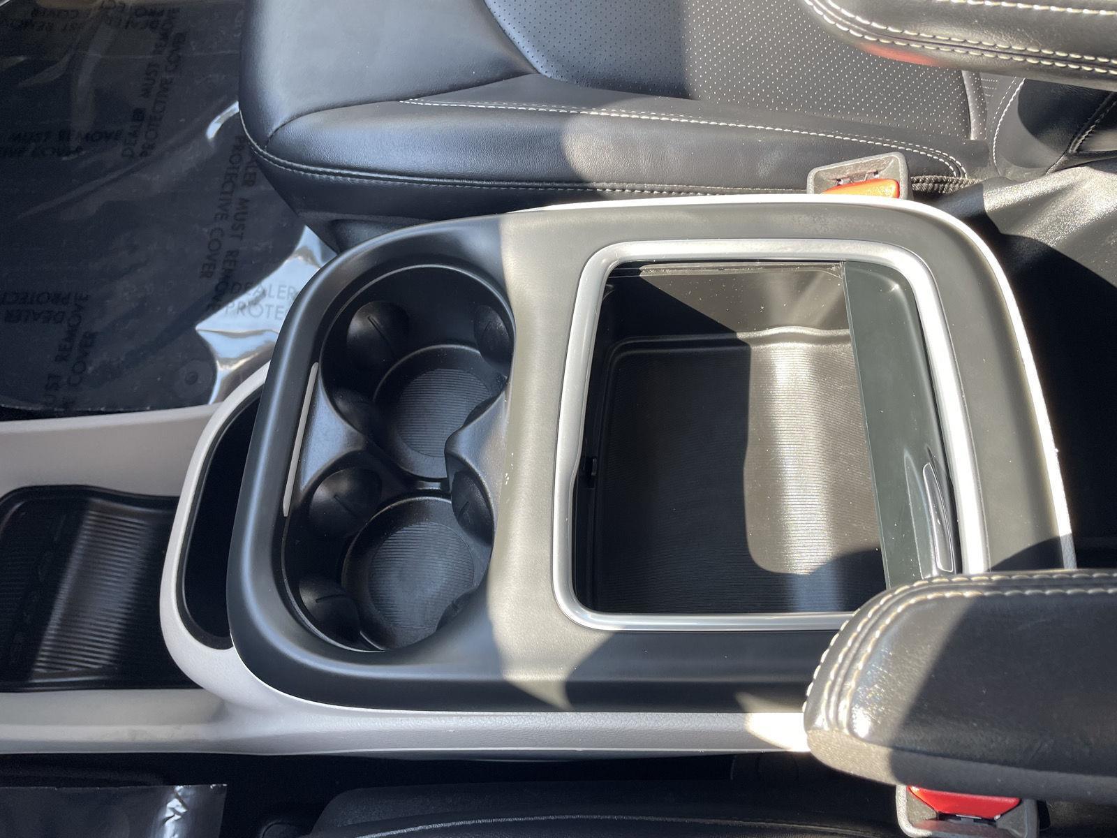 Vehicle photo 30
