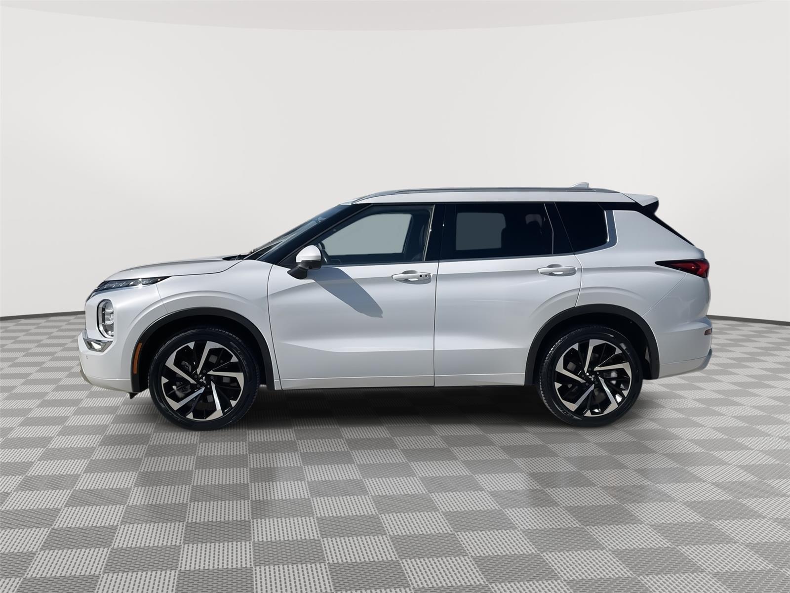 Vehicle photo 2