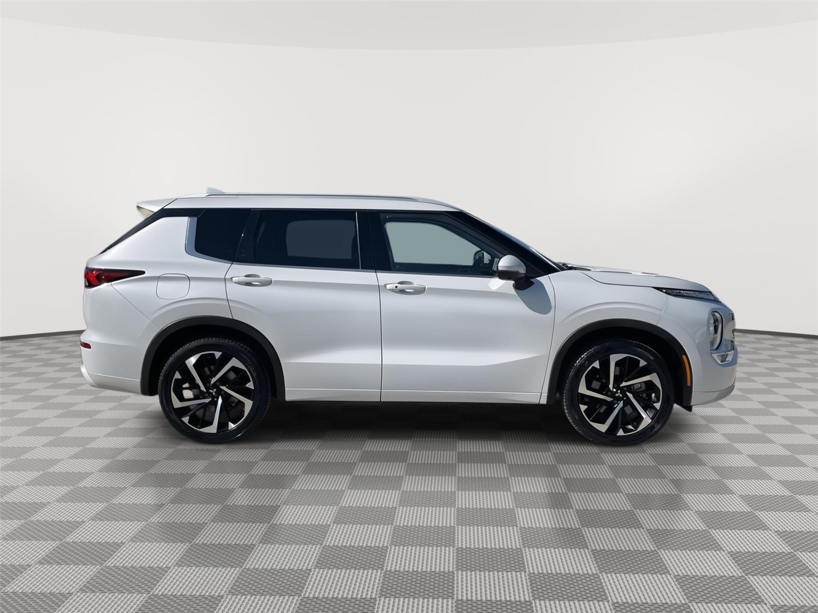 Vehicle photo 6