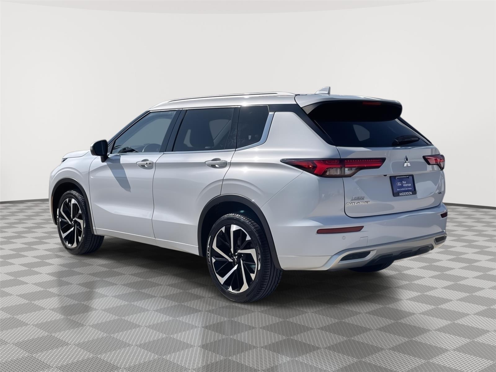 Vehicle photo 9