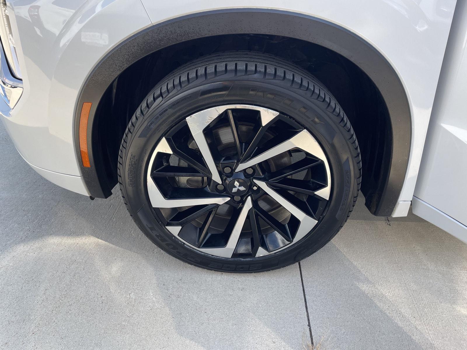 Vehicle photo 10