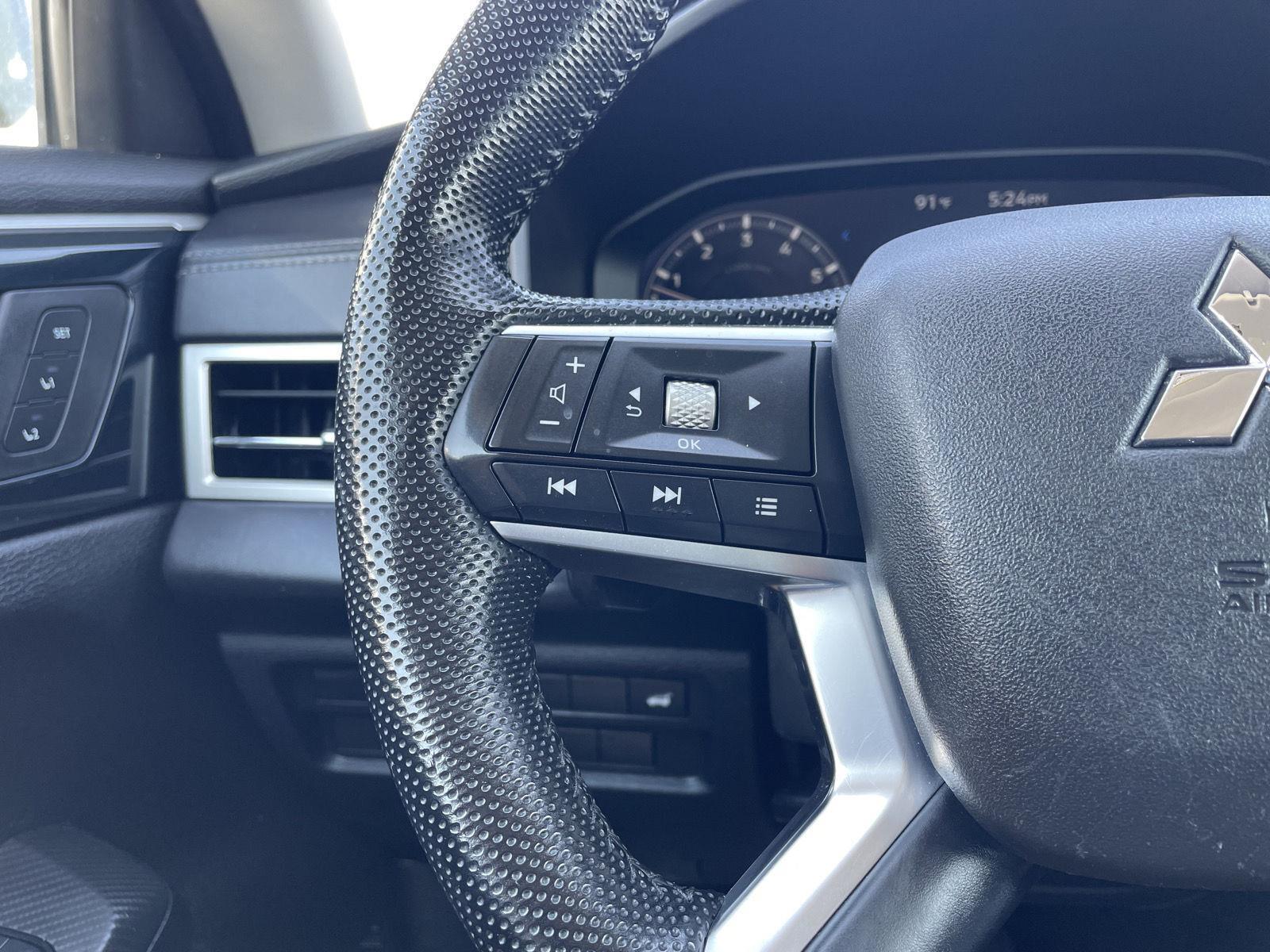 Vehicle photo 13