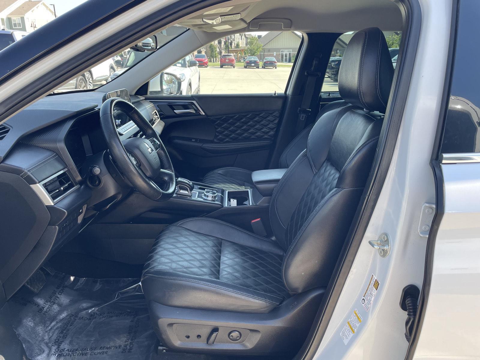 Vehicle photo 17