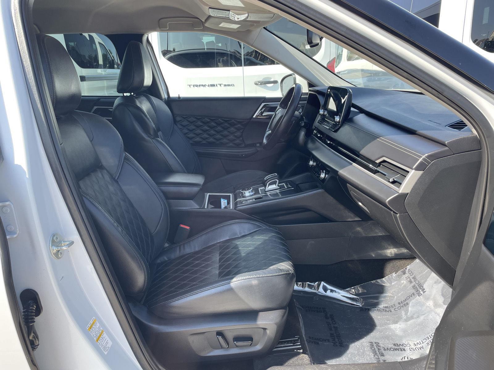 Vehicle photo 19