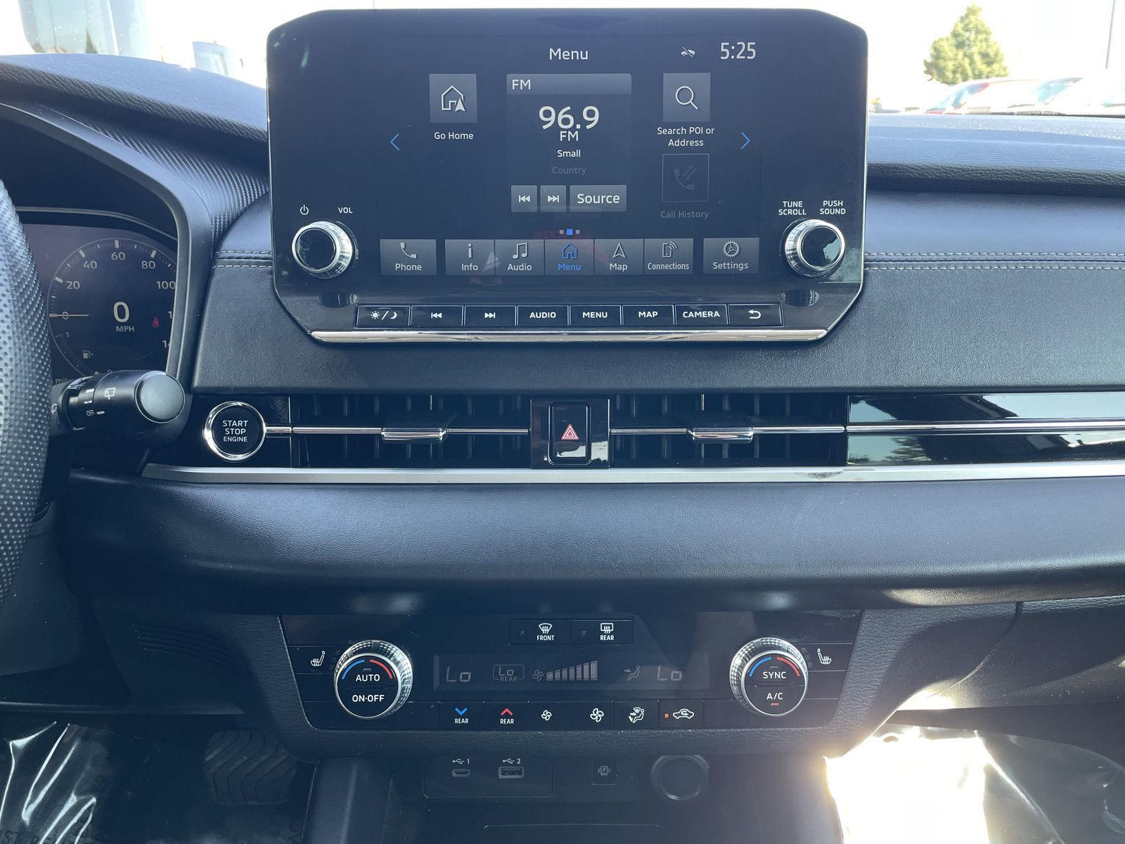 Vehicle photo 24