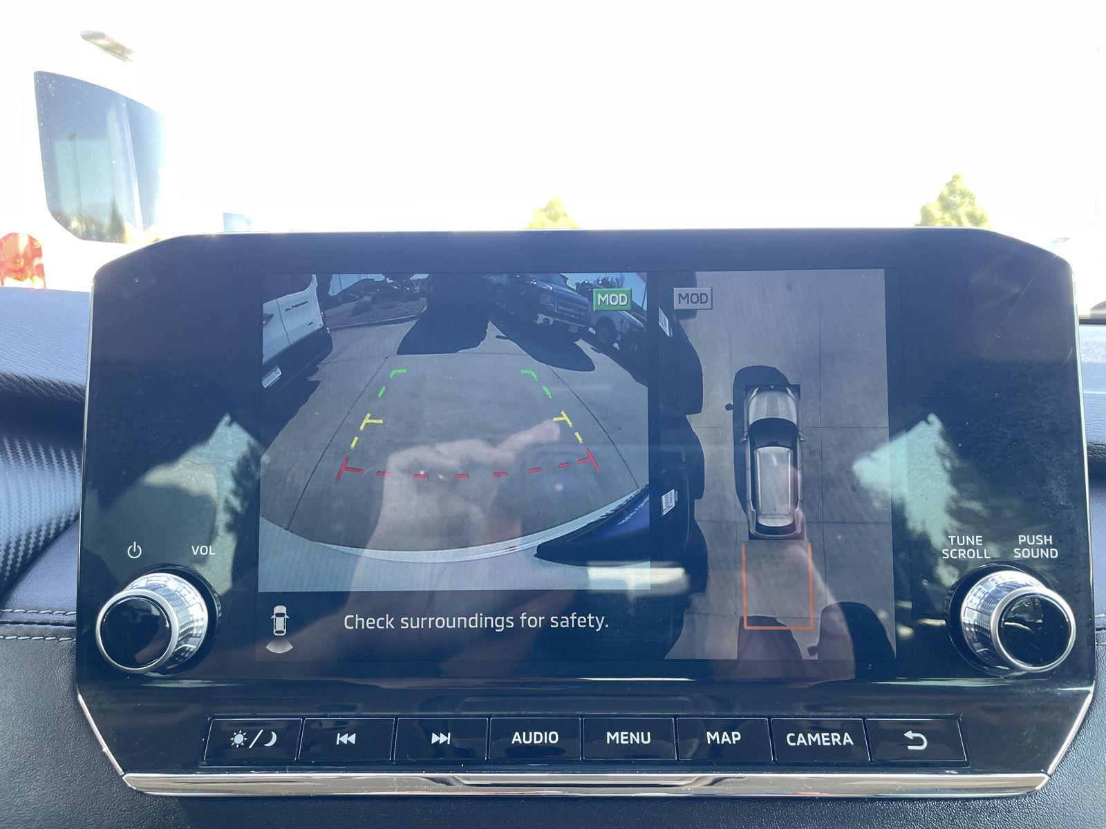 Vehicle photo 25