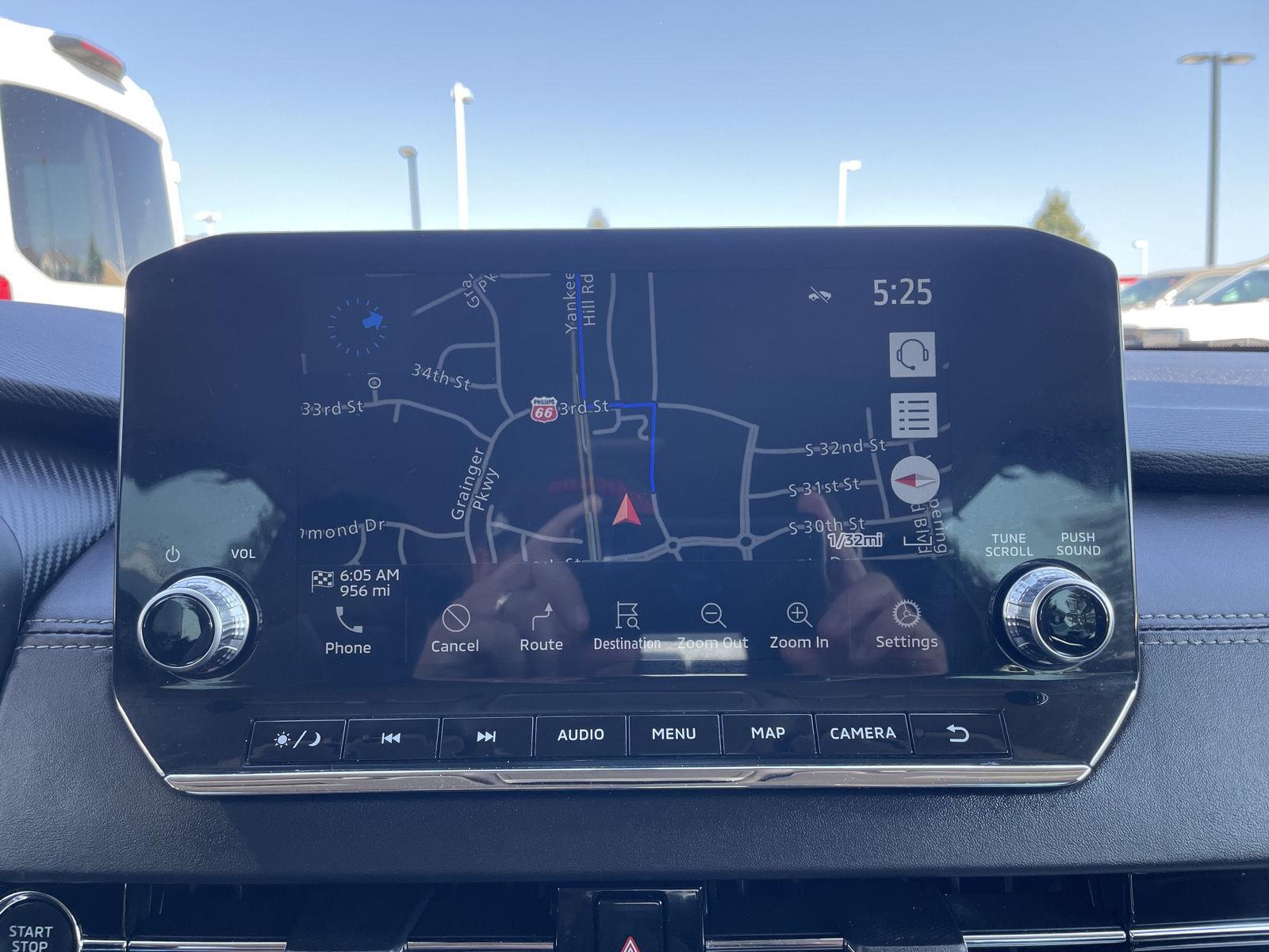 Vehicle photo 28