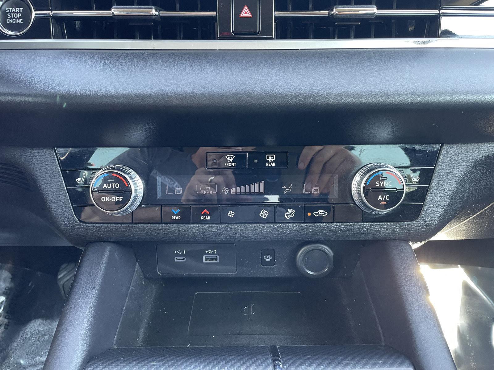 Vehicle photo 29