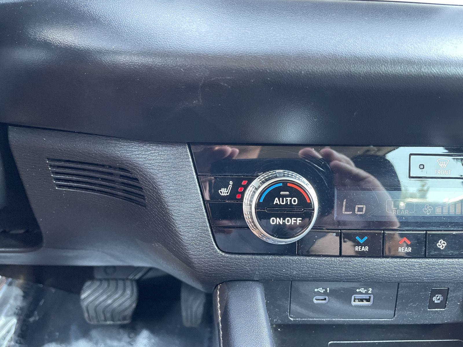Vehicle photo 30
