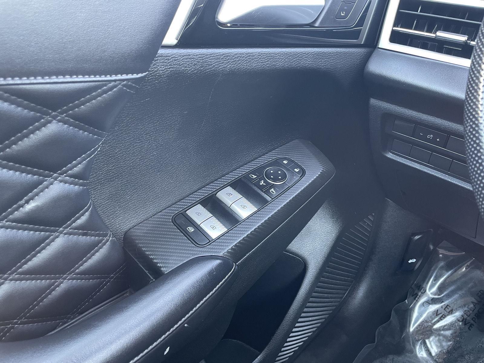 Vehicle photo 32