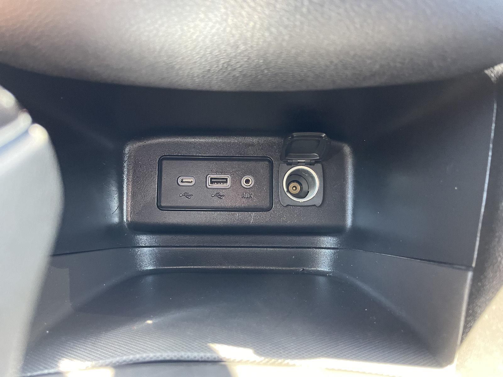 Vehicle photo 28
