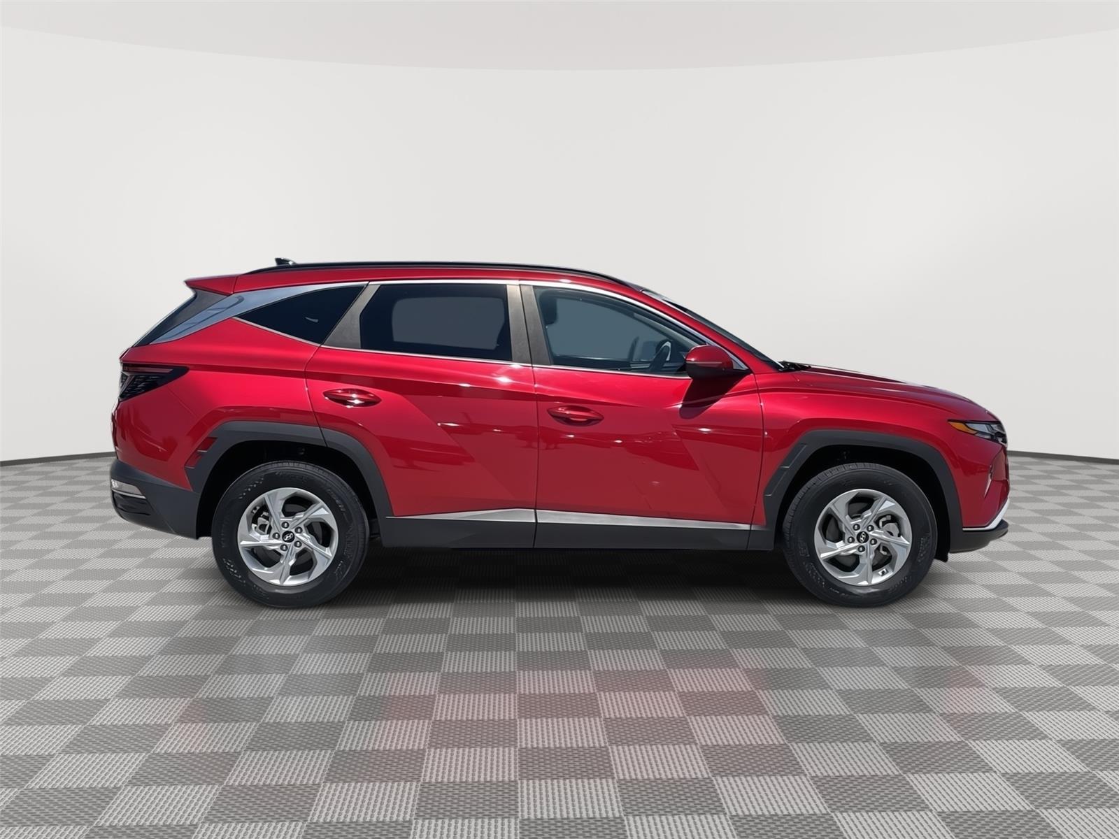 Vehicle photo 6