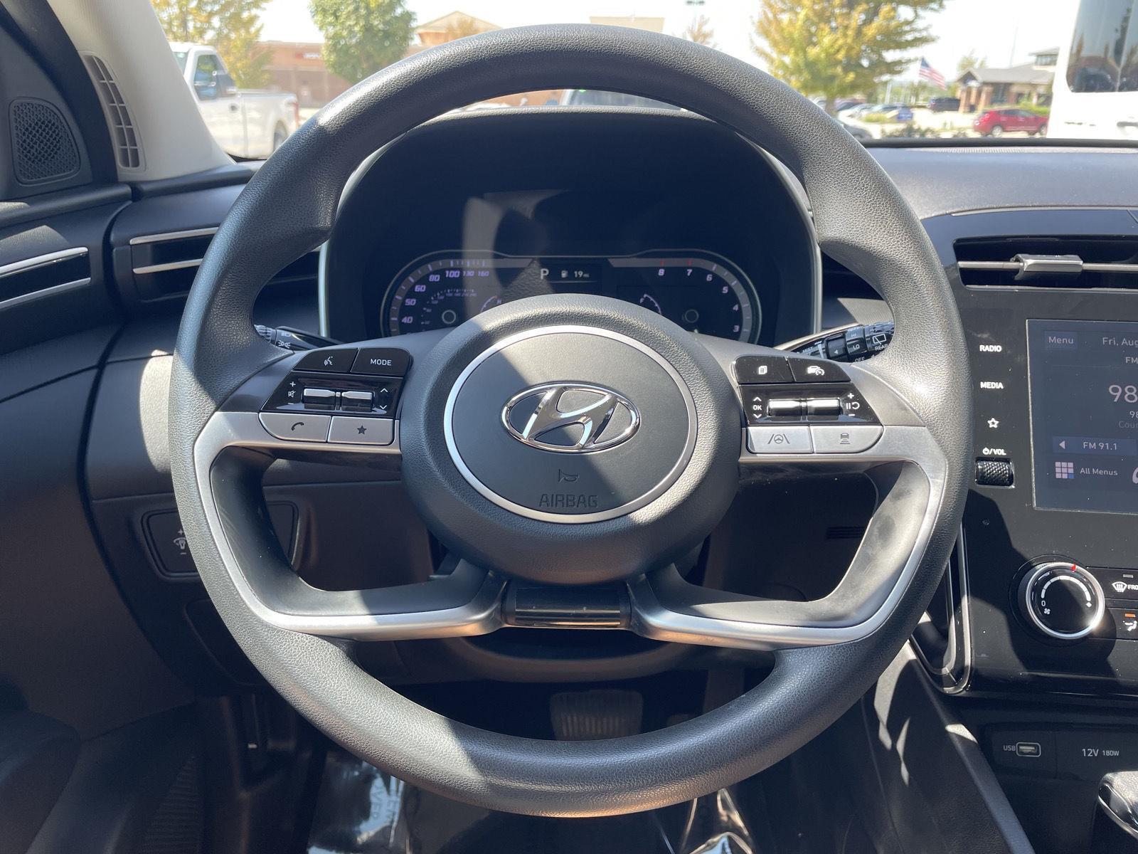 Vehicle photo 12