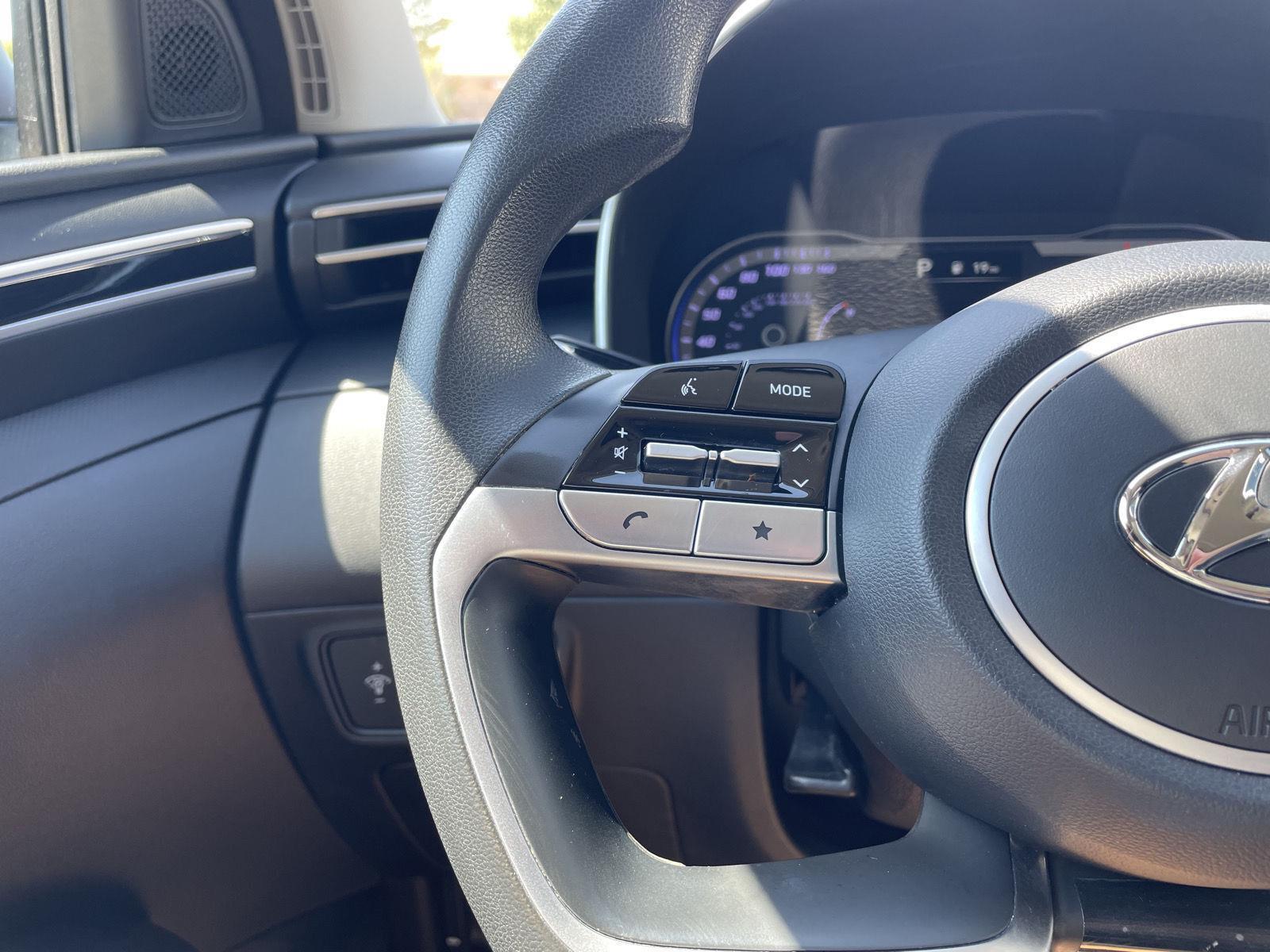 Vehicle photo 13
