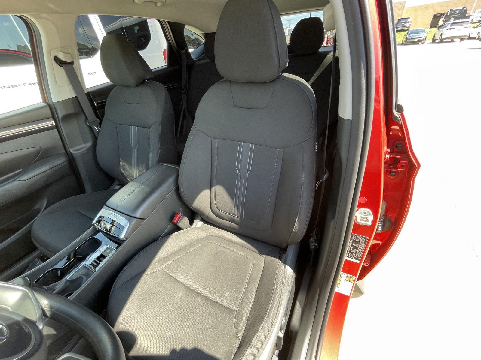 Vehicle photo 18