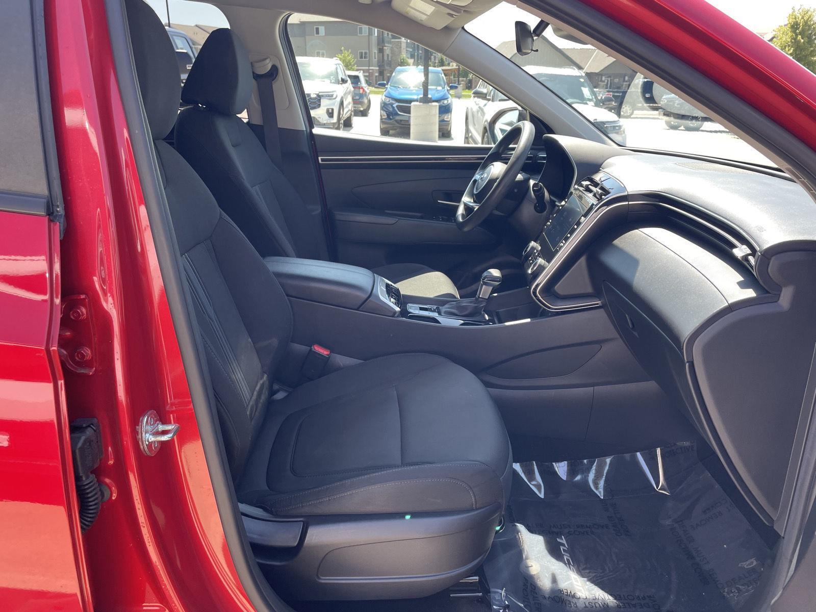 Vehicle photo 19