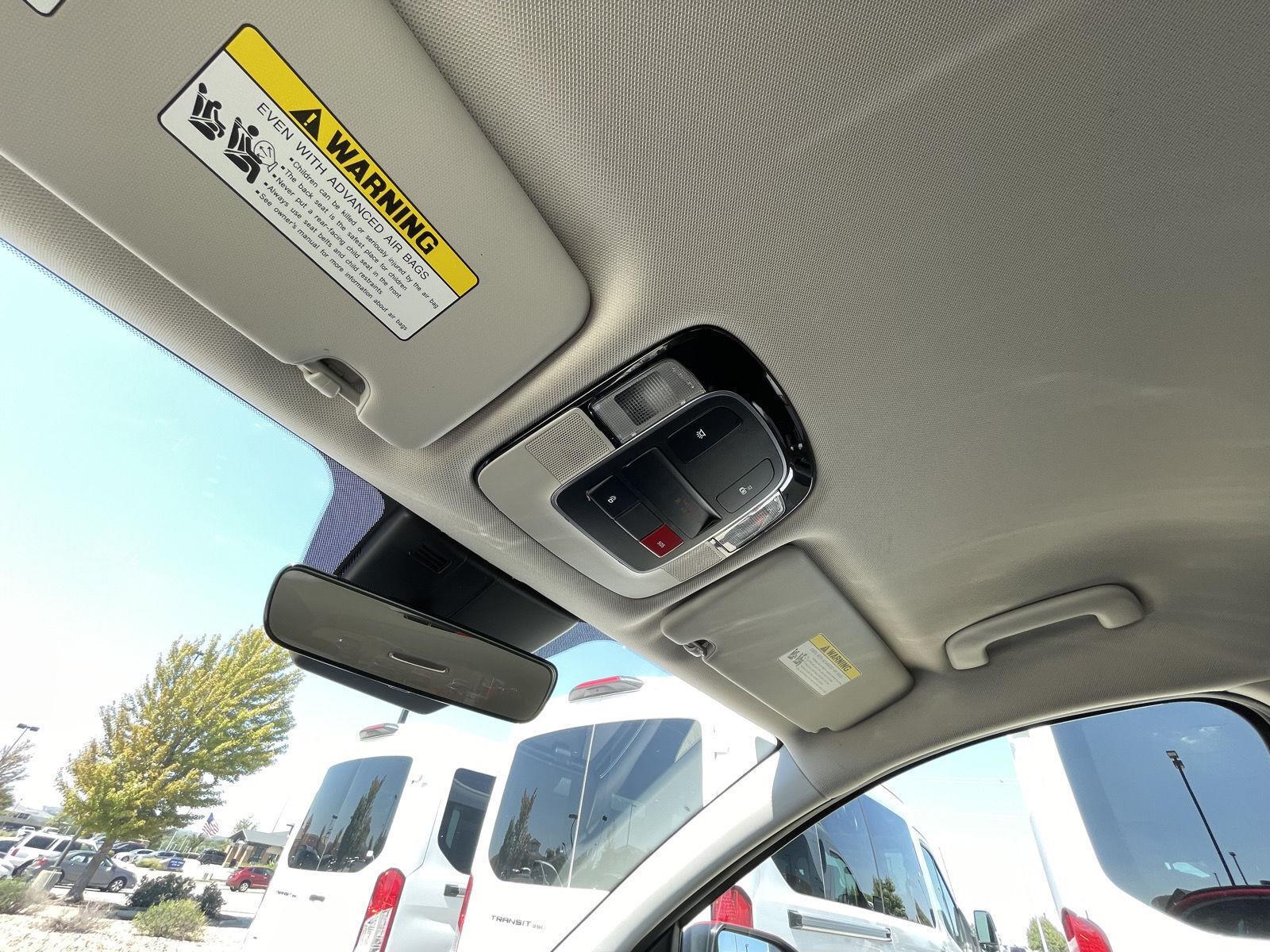 Vehicle photo 21