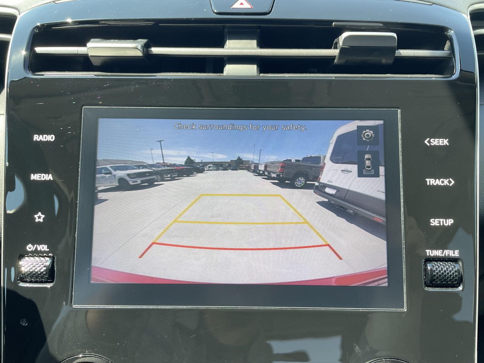 Vehicle photo 23