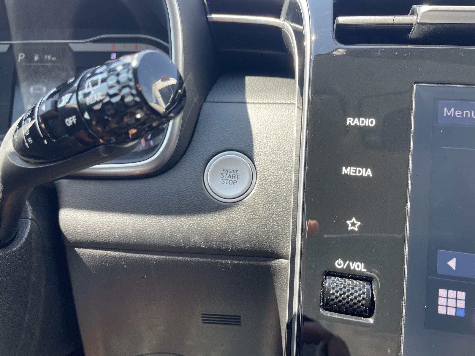 Vehicle photo 24