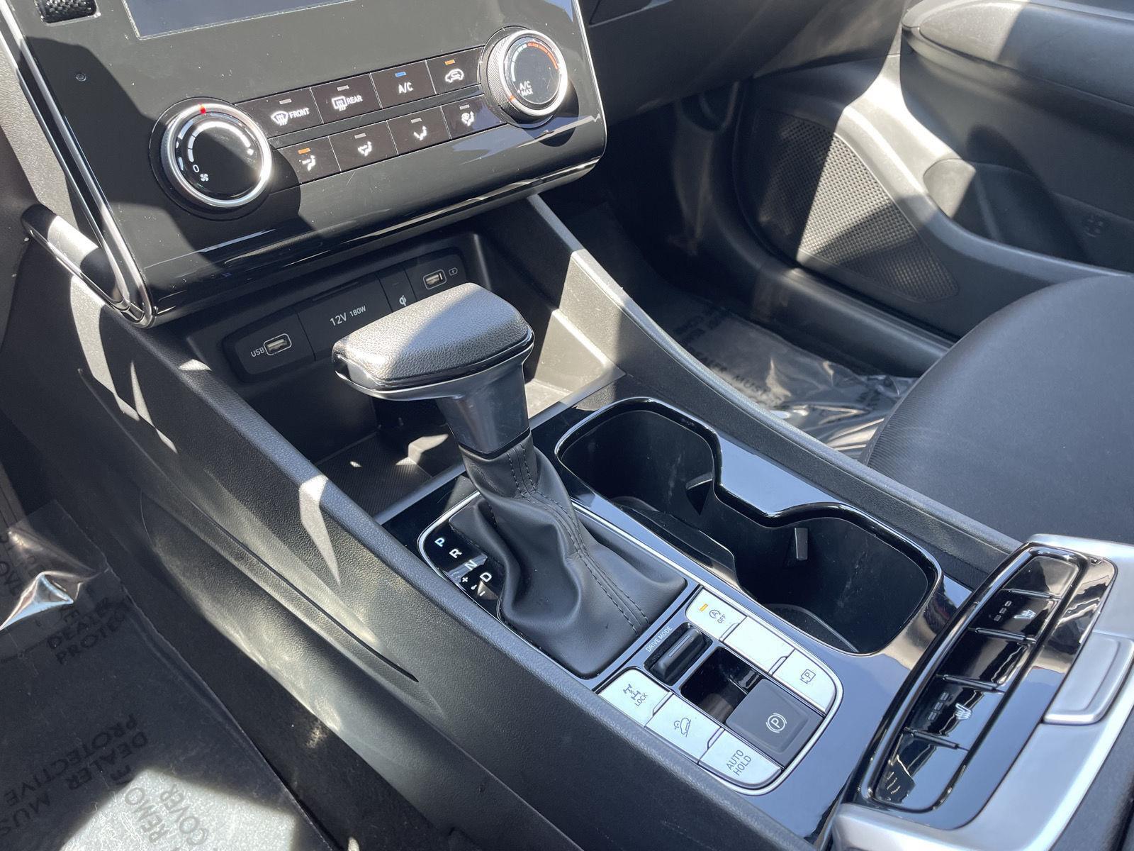 Vehicle photo 29