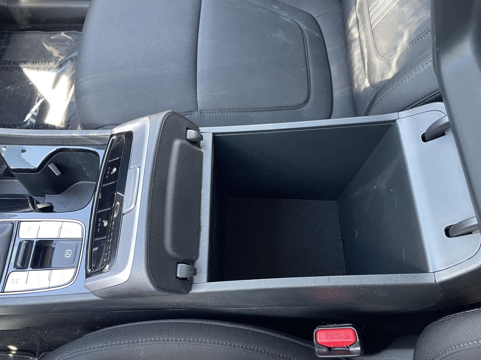 Vehicle photo 30