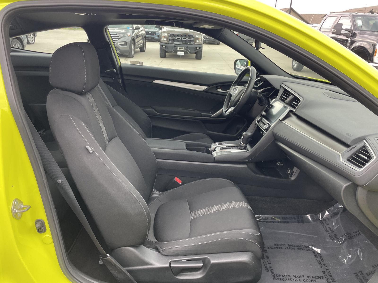 Vehicle photo 19