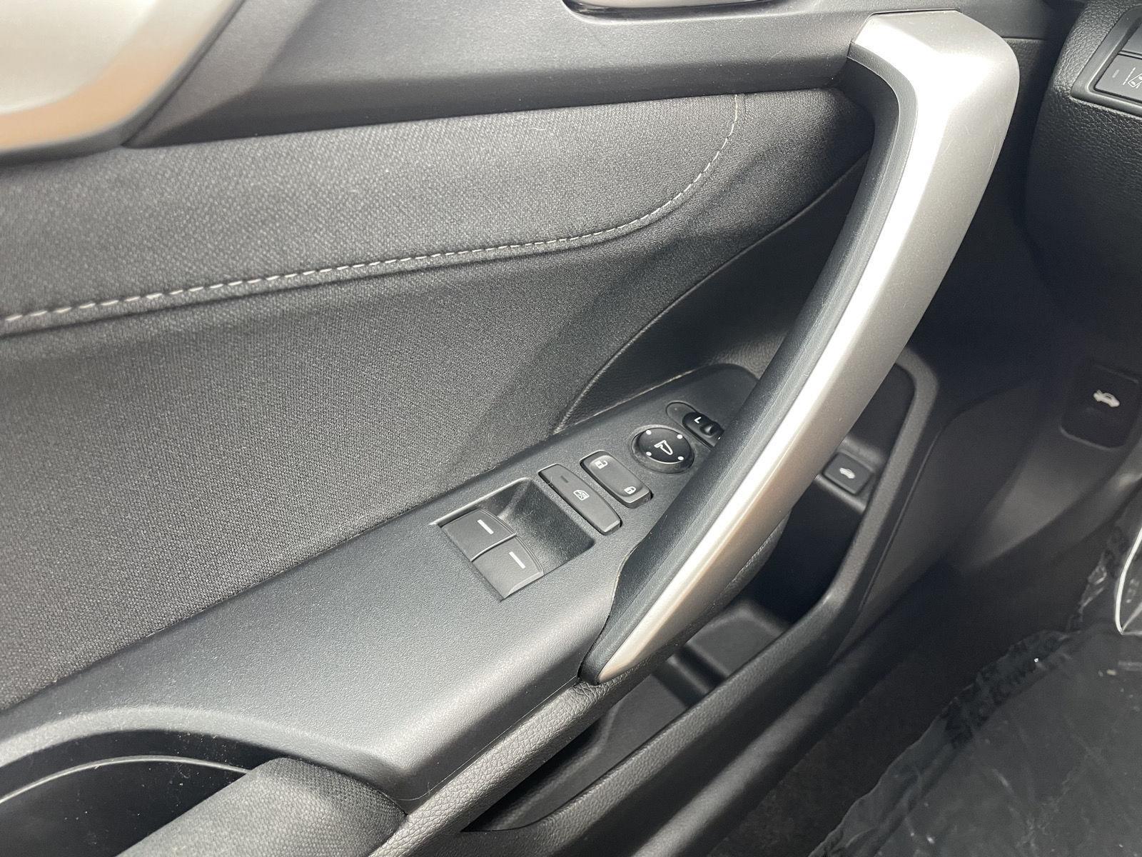 Vehicle photo 27