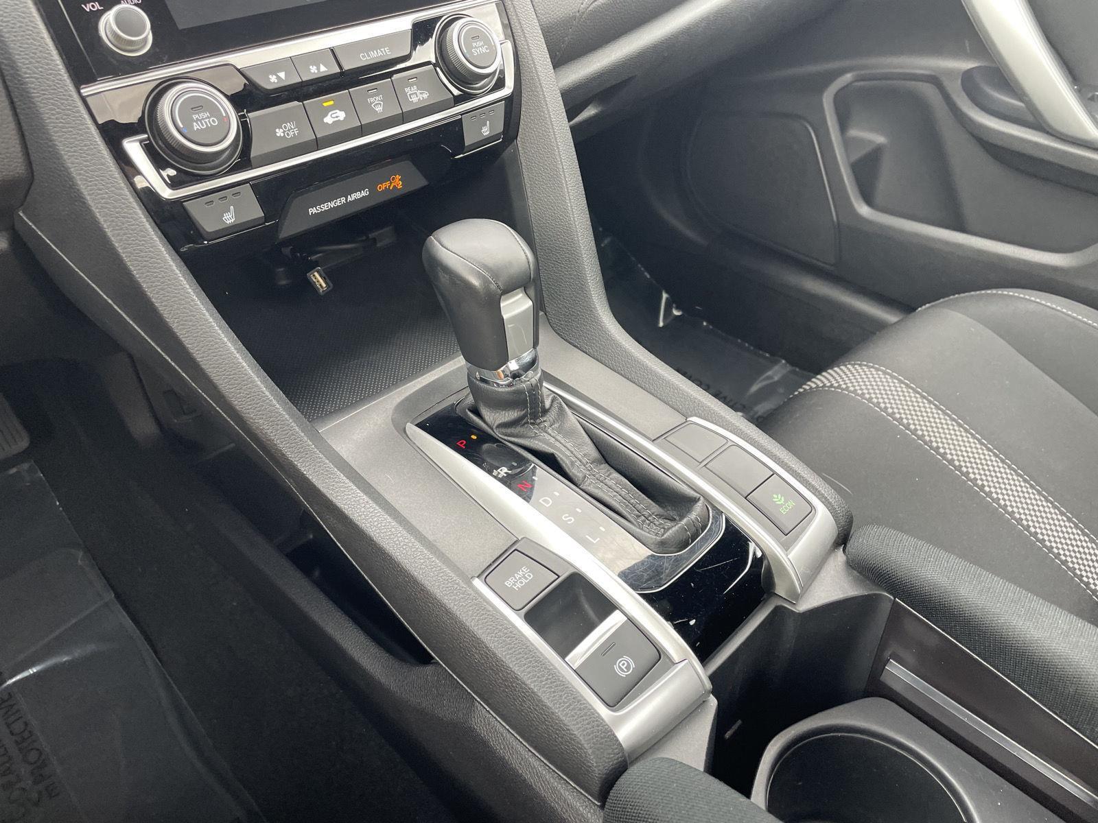Vehicle photo 28