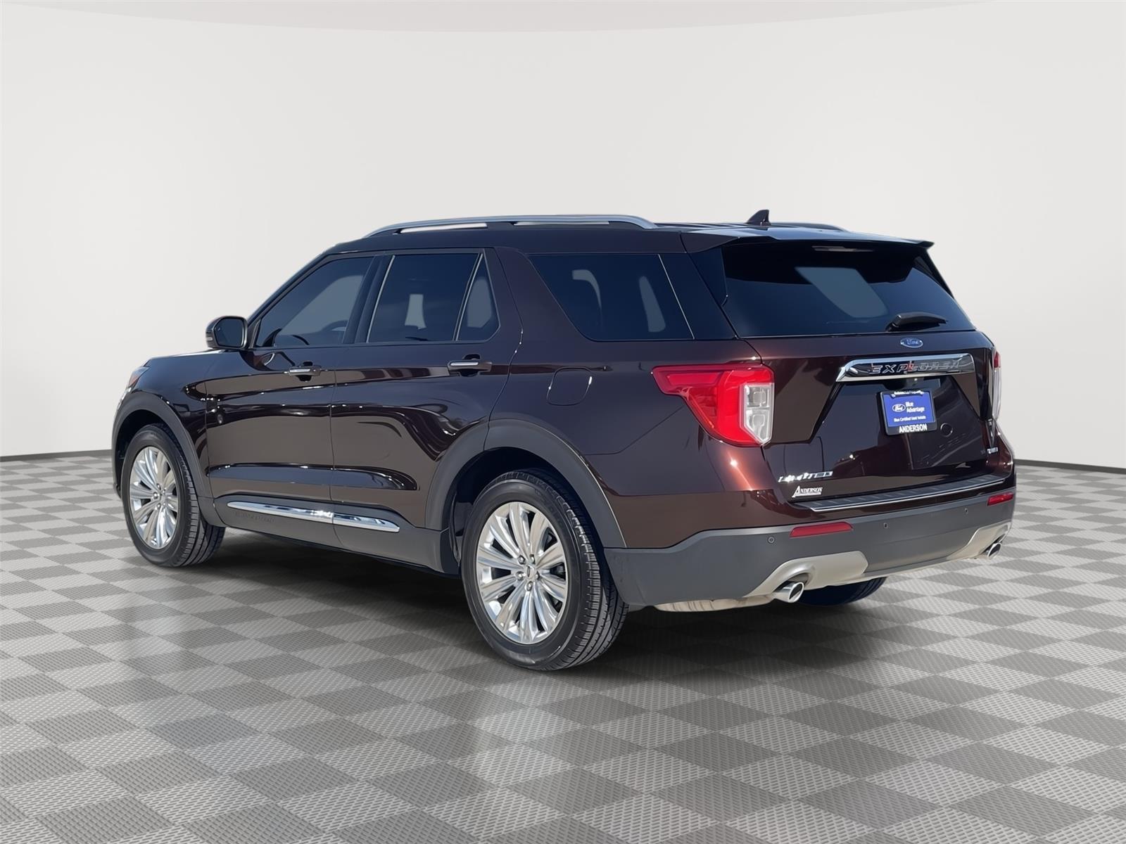 Vehicle photo 9