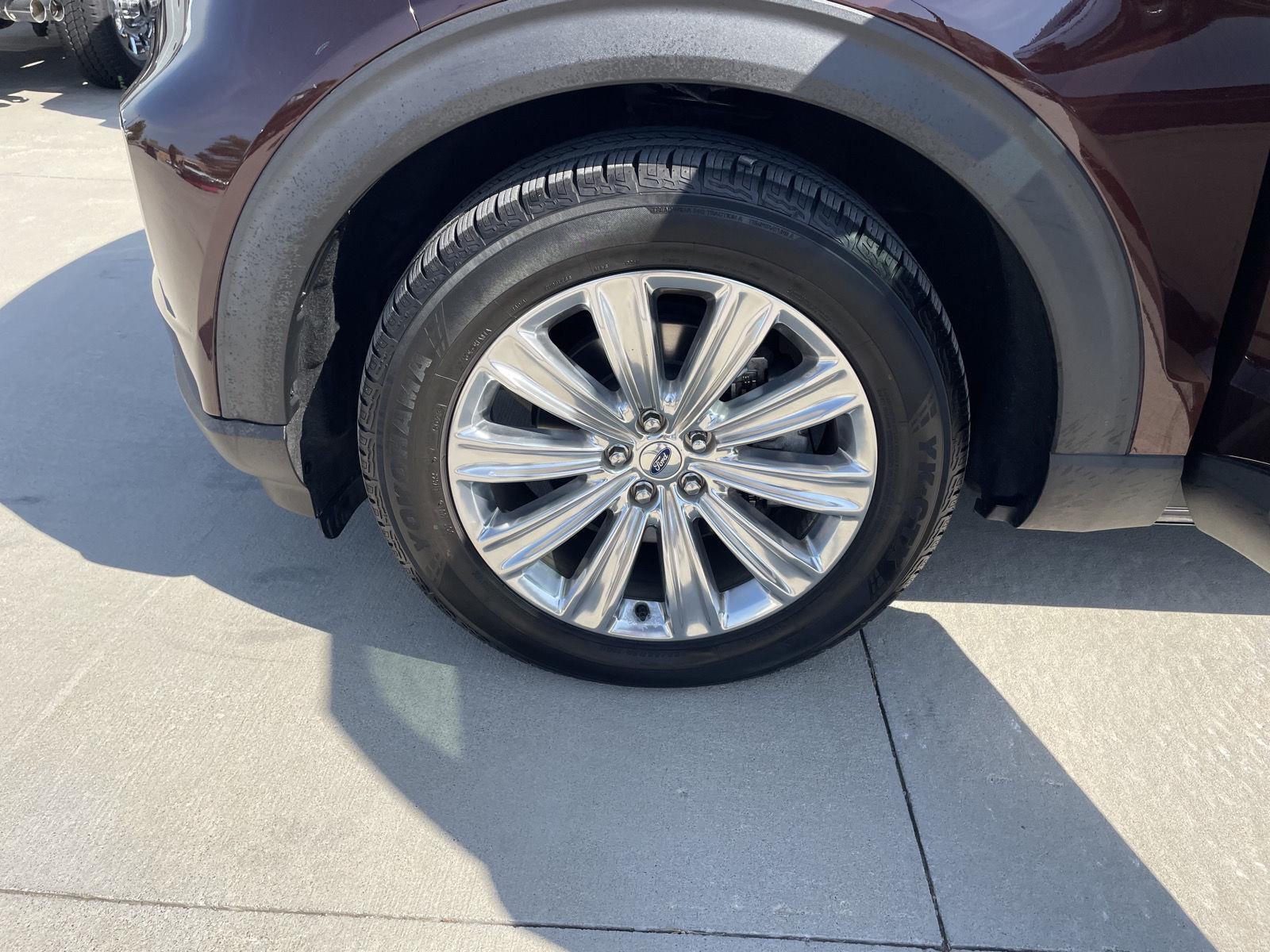 Vehicle photo 10