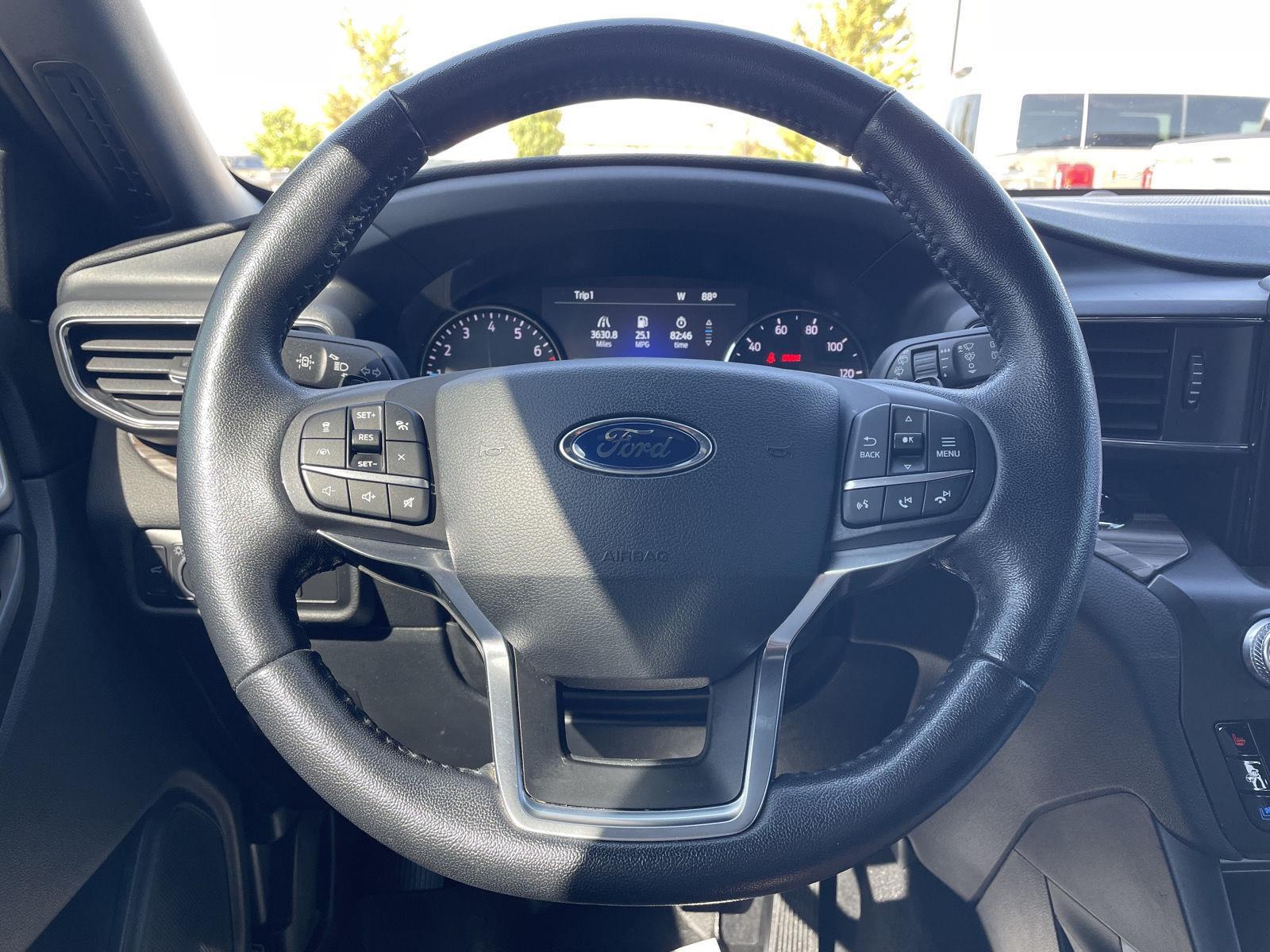 Vehicle photo 12