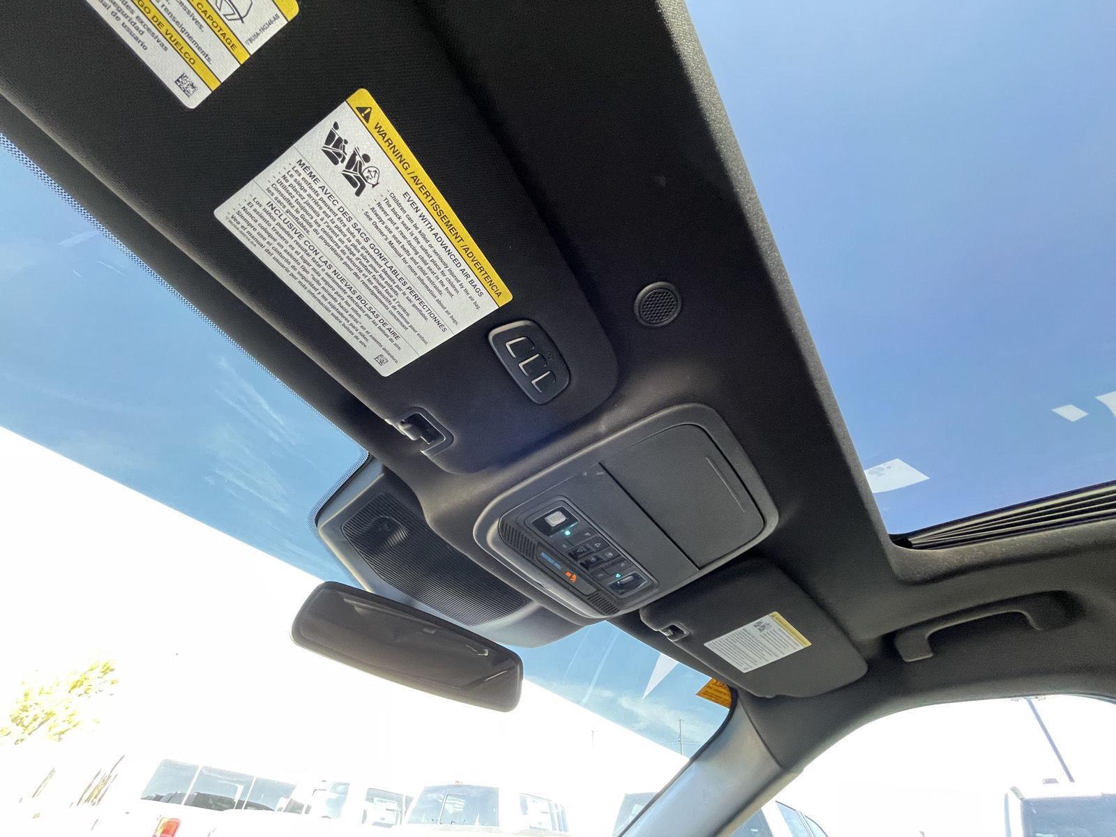 Vehicle photo 23
