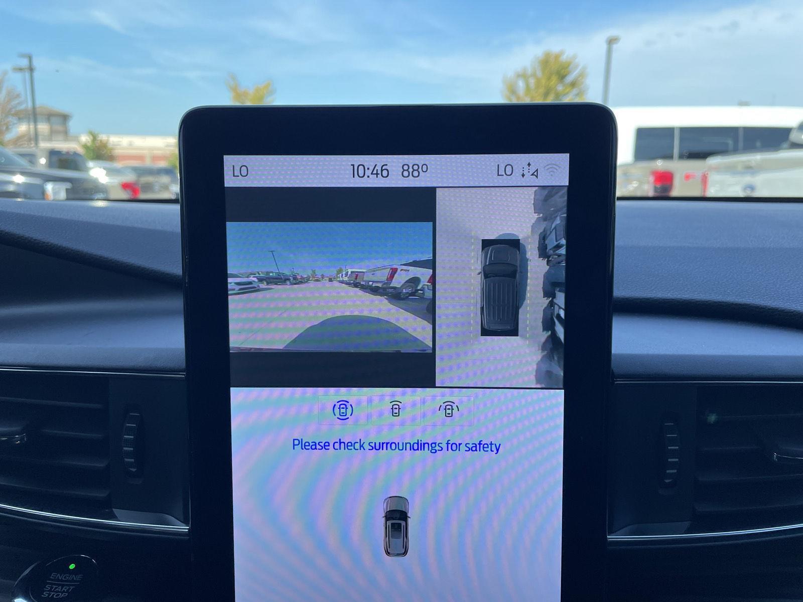 Vehicle photo 26