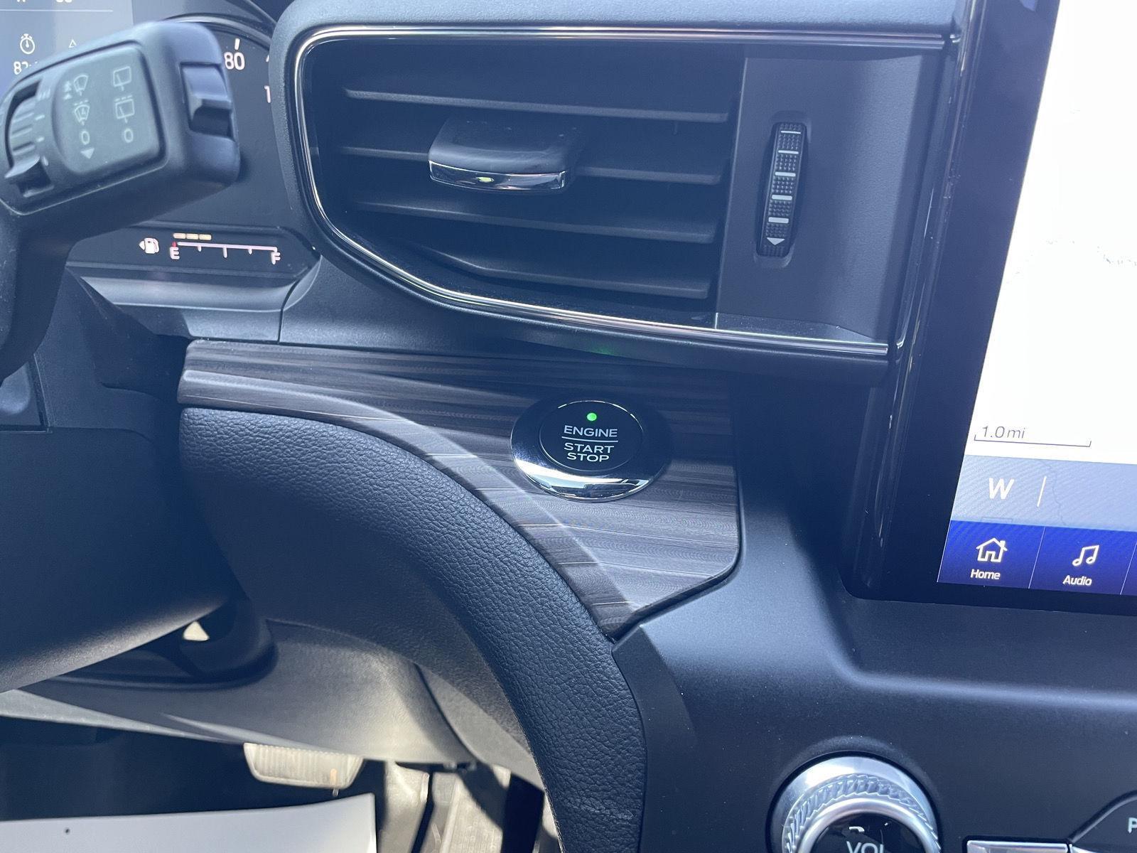 Vehicle photo 28