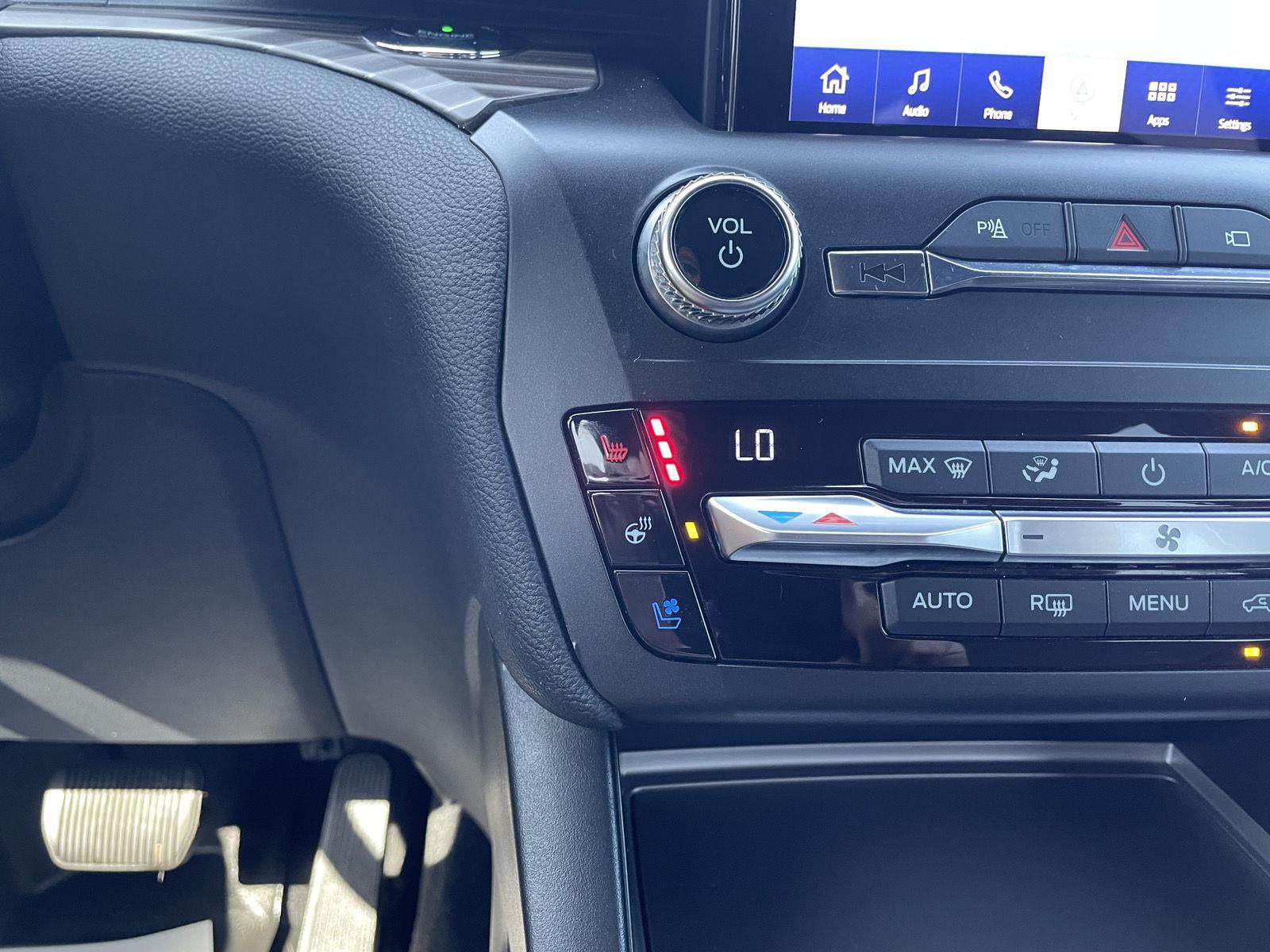 Vehicle photo 30