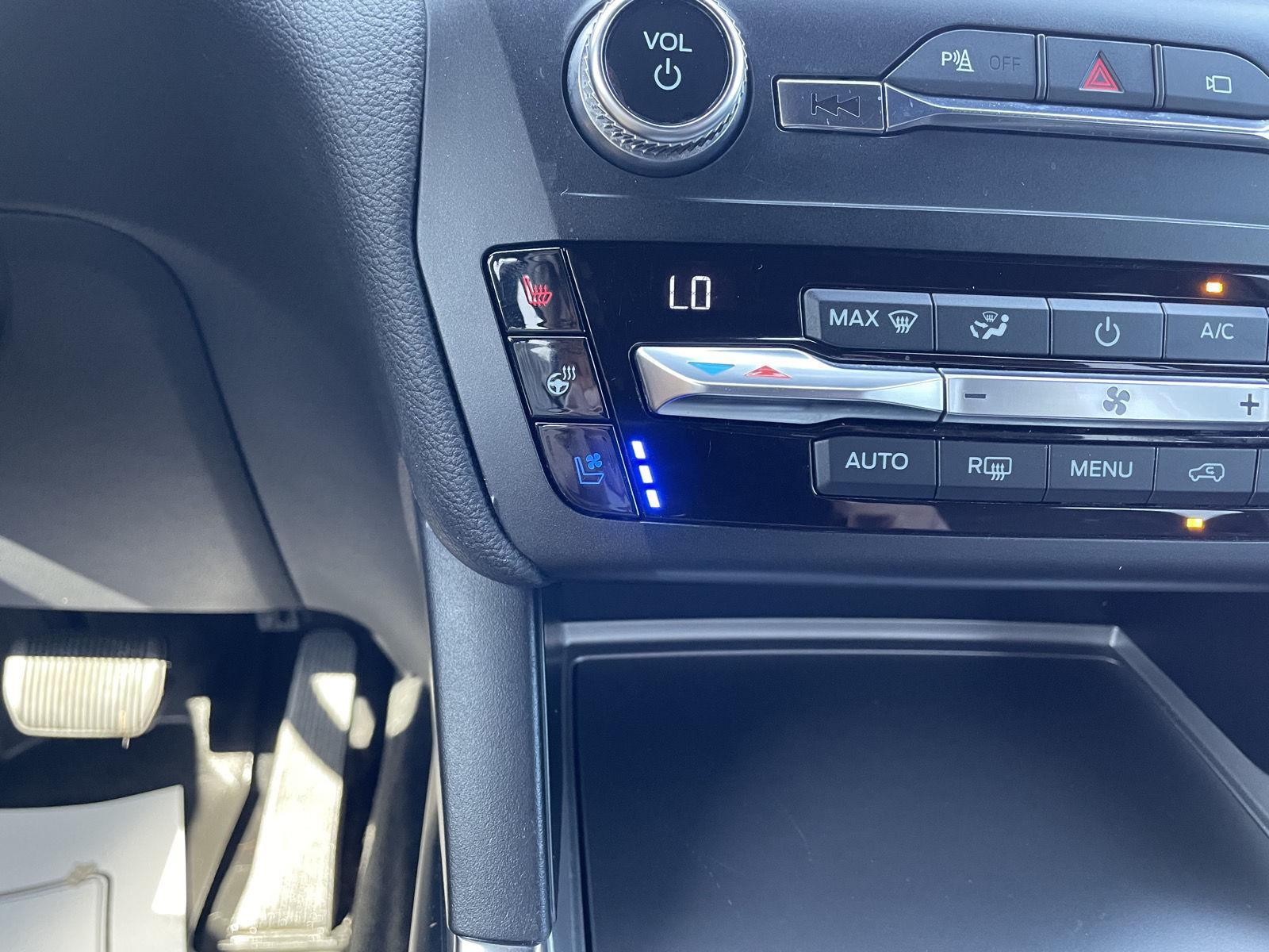 Vehicle photo 31