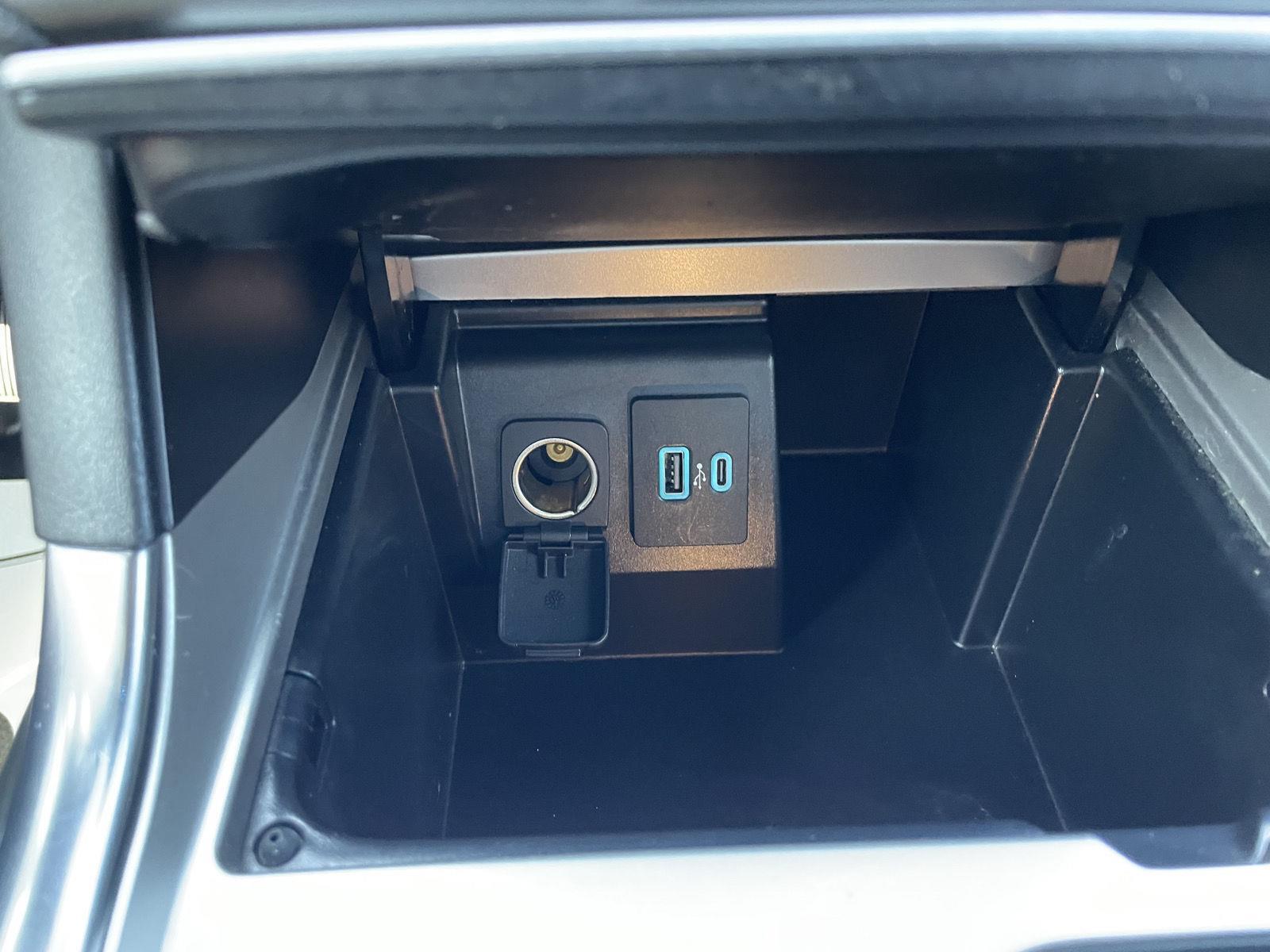 Vehicle photo 32