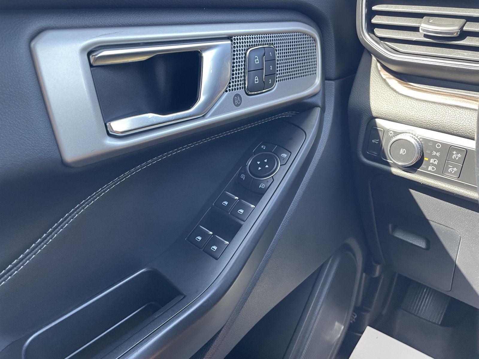 Vehicle photo 34